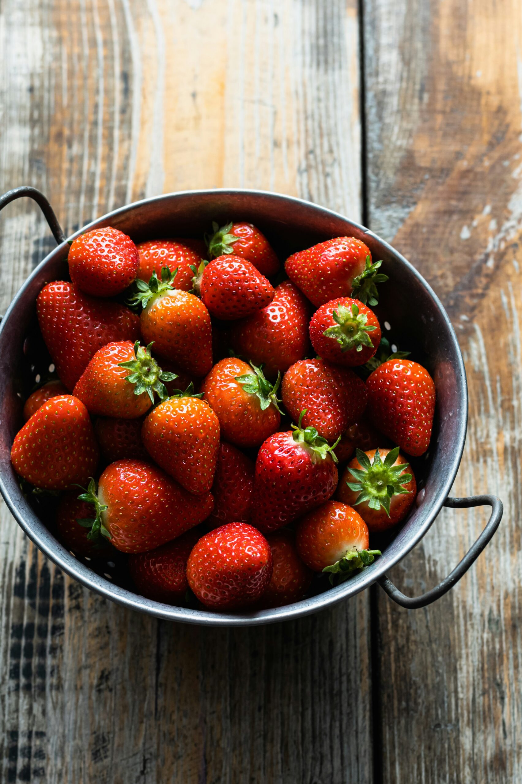 Eine Schüssel mit Erdbeeren