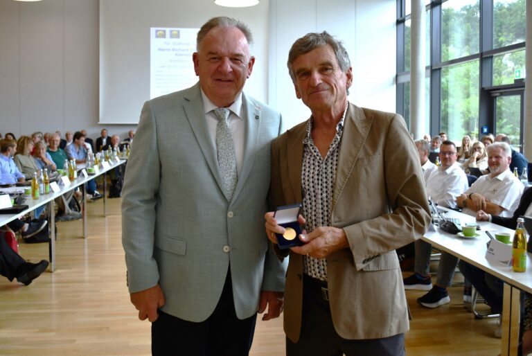Verdienstmedaille für Richard Zieglmeier